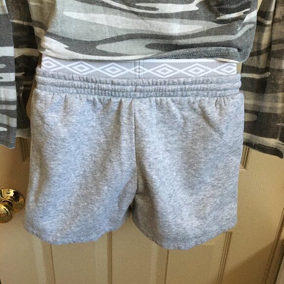 Umbro Athletic Shorts, Large (10-12), Cotton - Picture 4 of 7